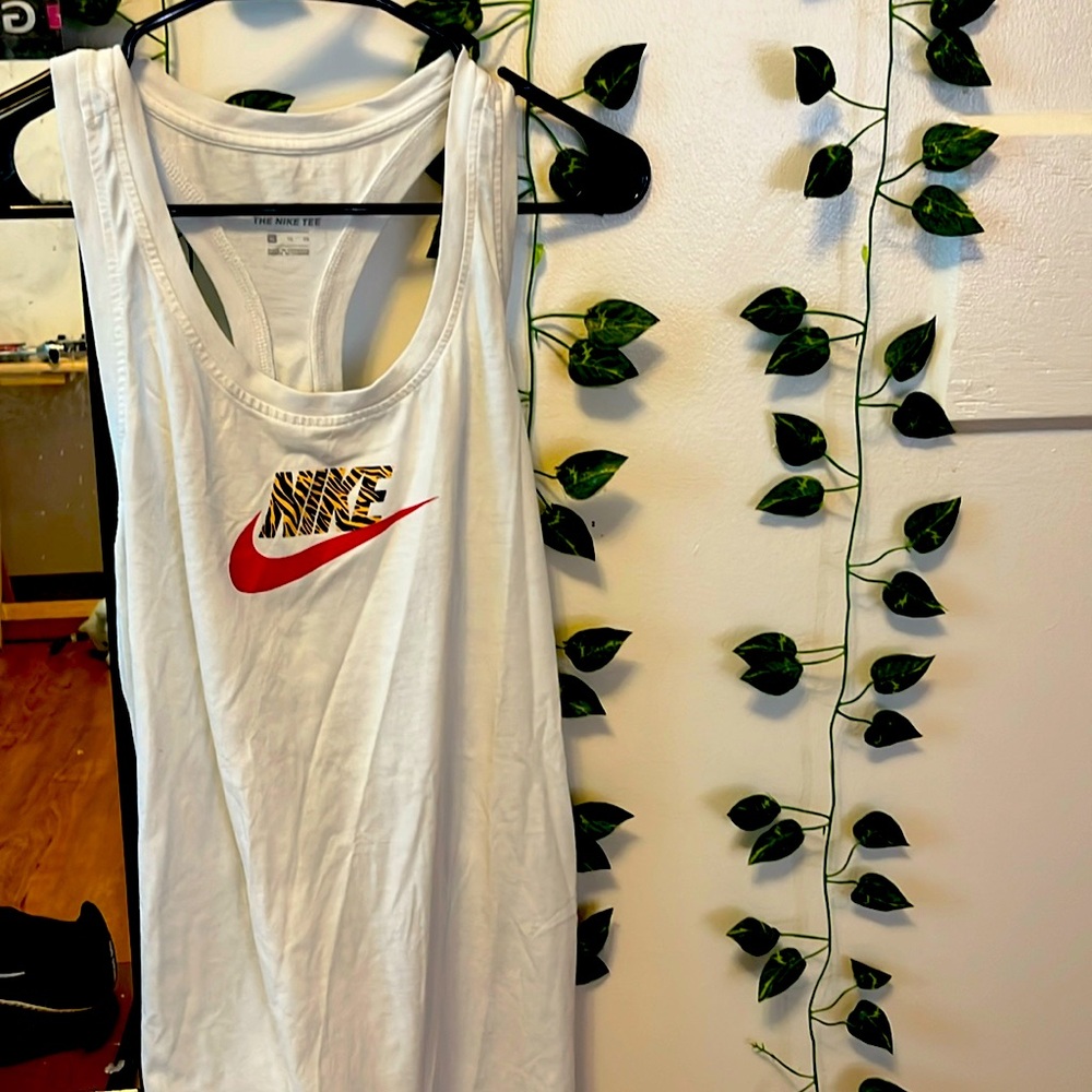 extra large leapord and red nike tank top